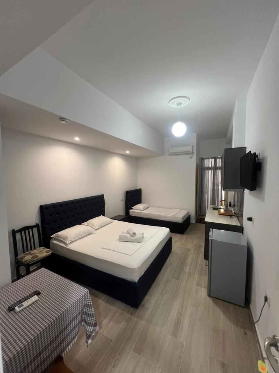 Hotel Vila Flowers Vlorë Δωμάτιο φωτογραφία